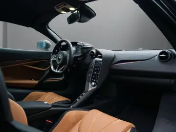 MCLAREN 750S Coupé I TechLux I B&W