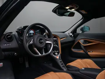 MCLAREN 750S Coupé I TechLux I B&W