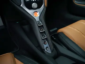 MCLAREN 750S Coupé I TechLux I B&W