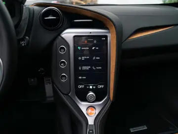 MCLAREN 750S Coupé I TechLux I B&W