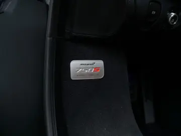 MCLAREN 750S Coupé I TechLux I B&W