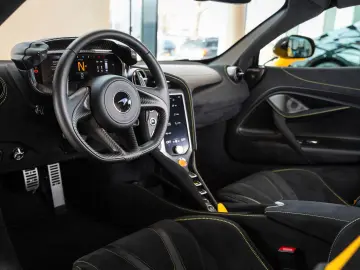 MCLAREN 750S Coupe - B&W - Performance interior