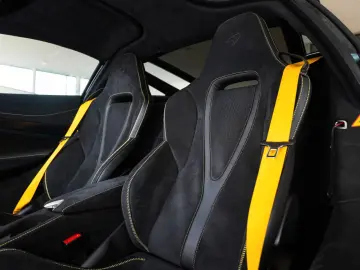 MCLAREN 750S Coupe - B&W - Performance interior