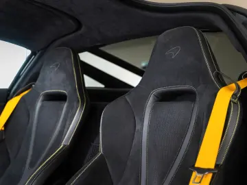 MCLAREN 750S Coupe - B&W - Performance interior