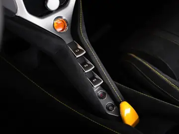 MCLAREN 750S Coupe - B&W - Performance interior