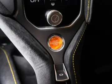 MCLAREN 750S Coupe - B&W - Performance interior