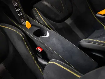 MCLAREN 750S Coupe - B&W - Performance interior