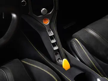 MCLAREN 750S Coupe - B&W - Performance interior