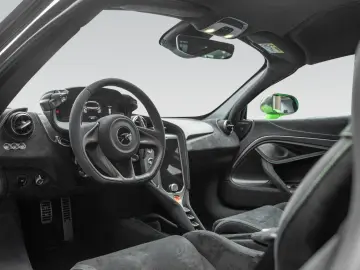 MCLAREN 750S Coupé   Mantis Green   Carbon Exterior