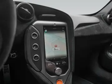 MCLAREN 750S Coupé   Mantis Green   Carbon Exterior