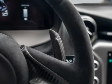 MCLAREN 750S Coupé   Mantis Green   Carbon Exterior