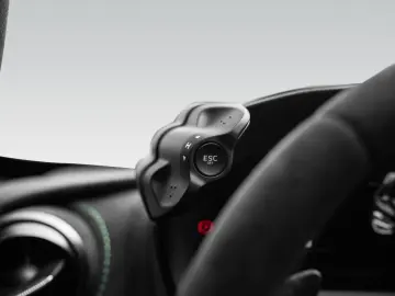 MCLAREN 750S Coupé   Mantis Green   Carbon Exterior