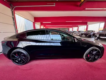 TESLA Model 3 Facelift Performance Dual AWD Steuer