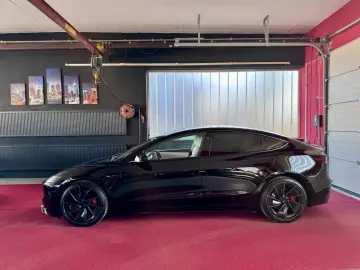 TESLA Model 3 Facelift Performance Dual AWD Steuer