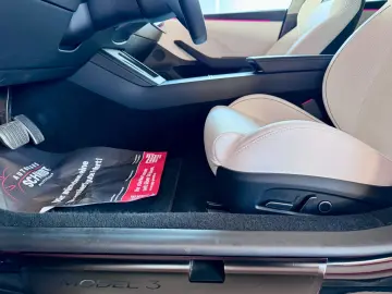 TESLA Model 3 Facelift Performance Dual AWD Steuer