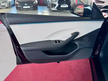 TESLA Model 3 Facelift Performance Dual AWD Steuer