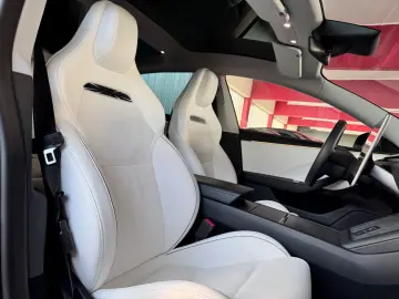 TESLA Model 3 Facelift Performance Dual AWD Steuer