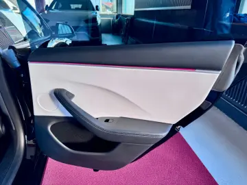 TESLA Model 3 Facelift Performance Dual AWD Steuer