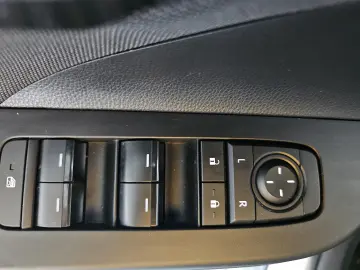 Toyota C-HR Hybrid FWD Active