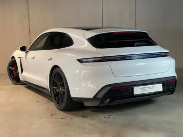 PORSCHE Taycan GTS Sport Turismo   Massagefunktion