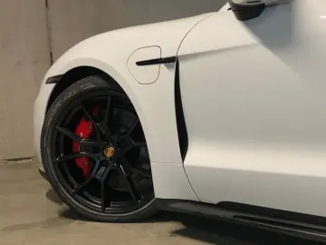 PORSCHE Taycan GTS Sport Turismo   Massagefunktion