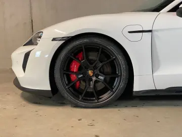 PORSCHE Taycan GTS Sport Turismo   Massagefunktion