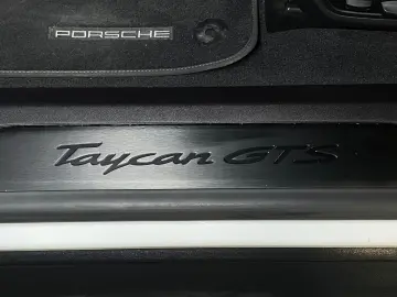 PORSCHE Taycan GTS Sport Turismo   Massagefunktion