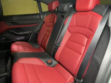 PORSCHE Taycan GTS Sport Turismo   Massagefunktion