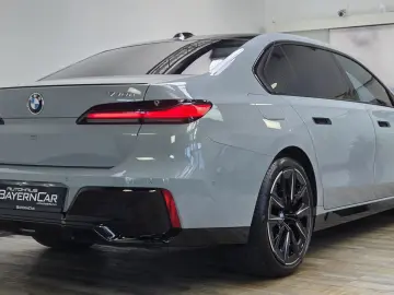 BMW 740d xDrive M Sport Pro B&W Massage Sitzlüftung