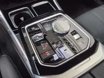 BMW 740d xDrive M Sport Pro B&W Massage Sitzlüftung