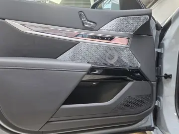 BMW 740d xDrive M Sport Pro B&W Massage Sitzlüftung