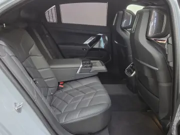 BMW 740d xDrive M Sport Pro B&W Massage Sitzlüftung