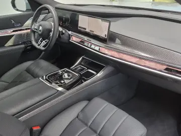 BMW 740d xDrive M Sport Pro B&W Massage Sitzlüftung