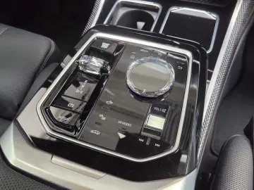 BMW 740d xDrive M Sport Pro B&W Massage Sitzlüftung