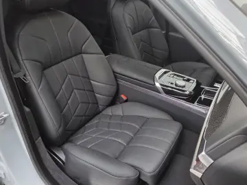 BMW 740d xDrive M Sport Pro B&W Massage Sitzlüftung