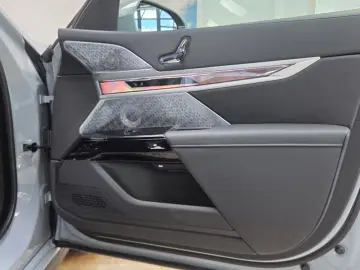 BMW 740d xDrive M Sport Pro B&W Massage Sitzlüftung