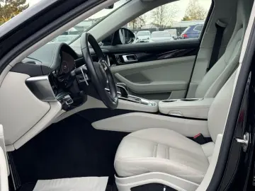 PORSCHE Panamera 4 S NAVI LED PANO SHZ ACC SPUR LEDER