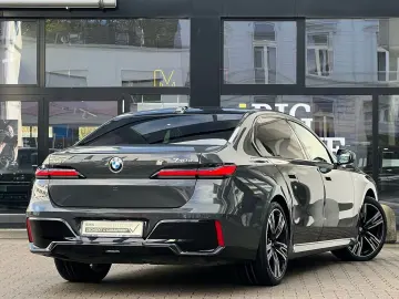 BMW 740d xDrive M Sport Pro SkyPano DA PA Prof B&W