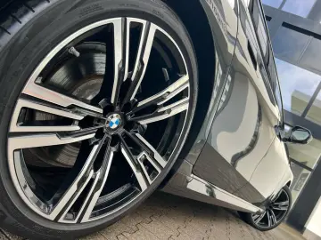 BMW 740d xDrive M Sport Pro SkyPano DA PA Prof B&W