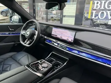 BMW 740d xDrive M Sport Pro SkyPano DA PA Prof B&W