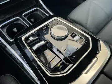 BMW 740d xDrive M Sport Pro SkyPano DA PA Prof B&W