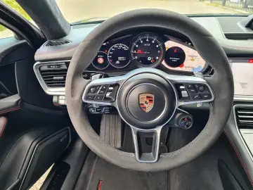 PORSCHE Panamera GTS HeadUp Pano BOSE SoftClose