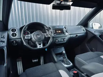 VOLKSWAGEN TIGUAN R-LINE   FAB 03.2012   2.0 BENZINA 210CP