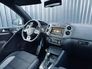 VOLKSWAGEN TIGUAN R-LINE   FAB 03.2012   2.0 BENZINA 210CP