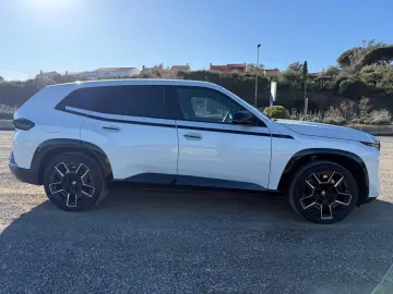 BMW XM 50 e B&W Hochglanz Shadow Iconic