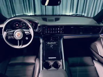 PORSCHE Panamera 4  360 BOSE ACC PANO GARANTIE