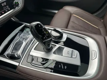 BMW 750i xDrive M Sport 20 Zoll Massage Std Hzg H K