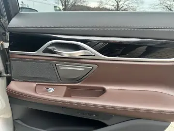 BMW 750i xDrive M Sport 20 Zoll Massage Std Hzg H K