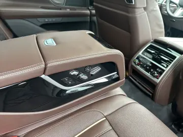 BMW 750i xDrive M Sport 20 Zoll Massage Std Hzg H K