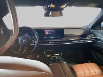 BMW 750 e xDrive M Sport Pro ACC AHK-el. Park-Assist